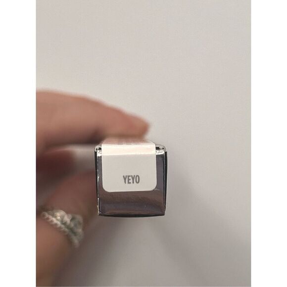 Urban Decay Glide on Eye Pencil in Yeyo - Picture 2 of 2